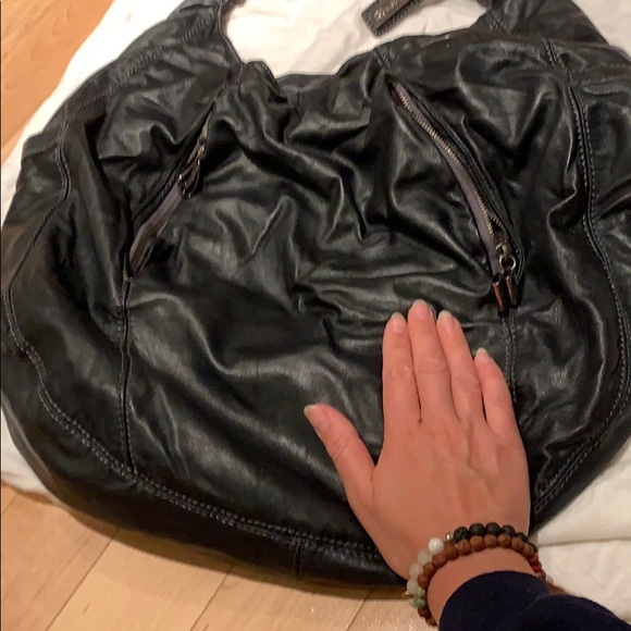 Big soft leather BCBG purse - Picture 7 of 7